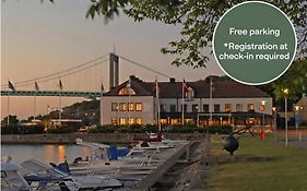 Dockyard Hotel